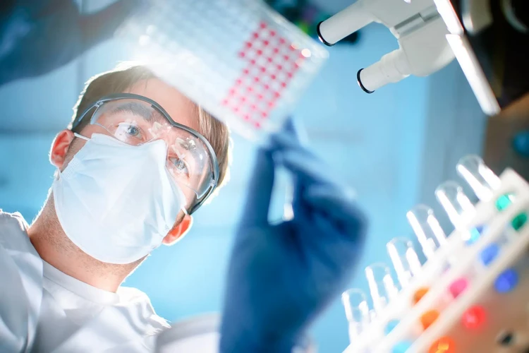 Các nhà virus học: Họ làm gì?